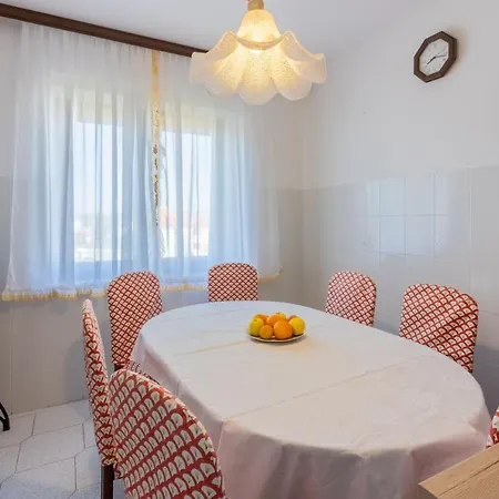 Apartment Vazmica *
