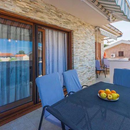 Apartment Vazmica *