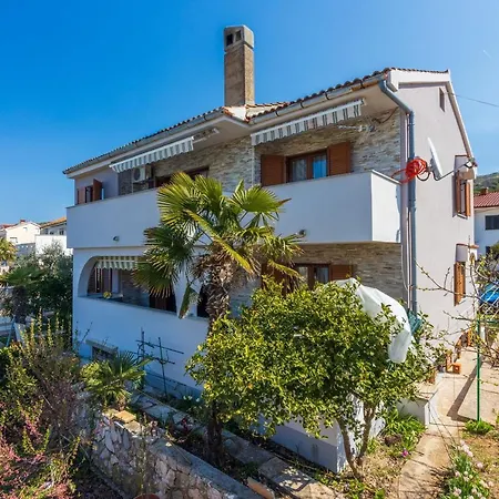 Apartment Vazmica *