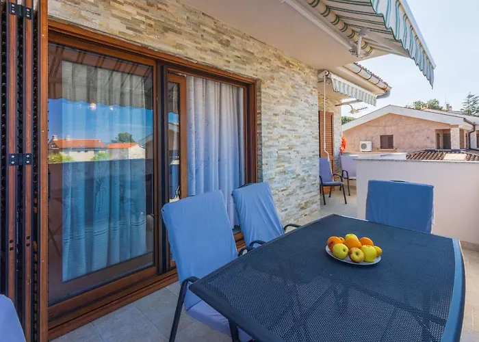 Apartment Vazmica *